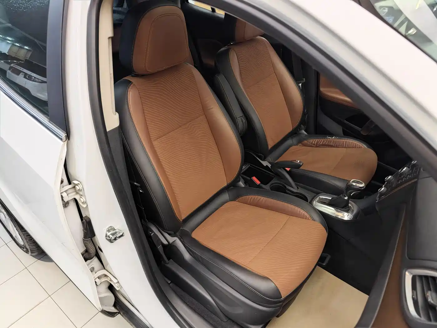 Buick Encore 2014 1.4T Automatic 2WD Urban Elite фото 31