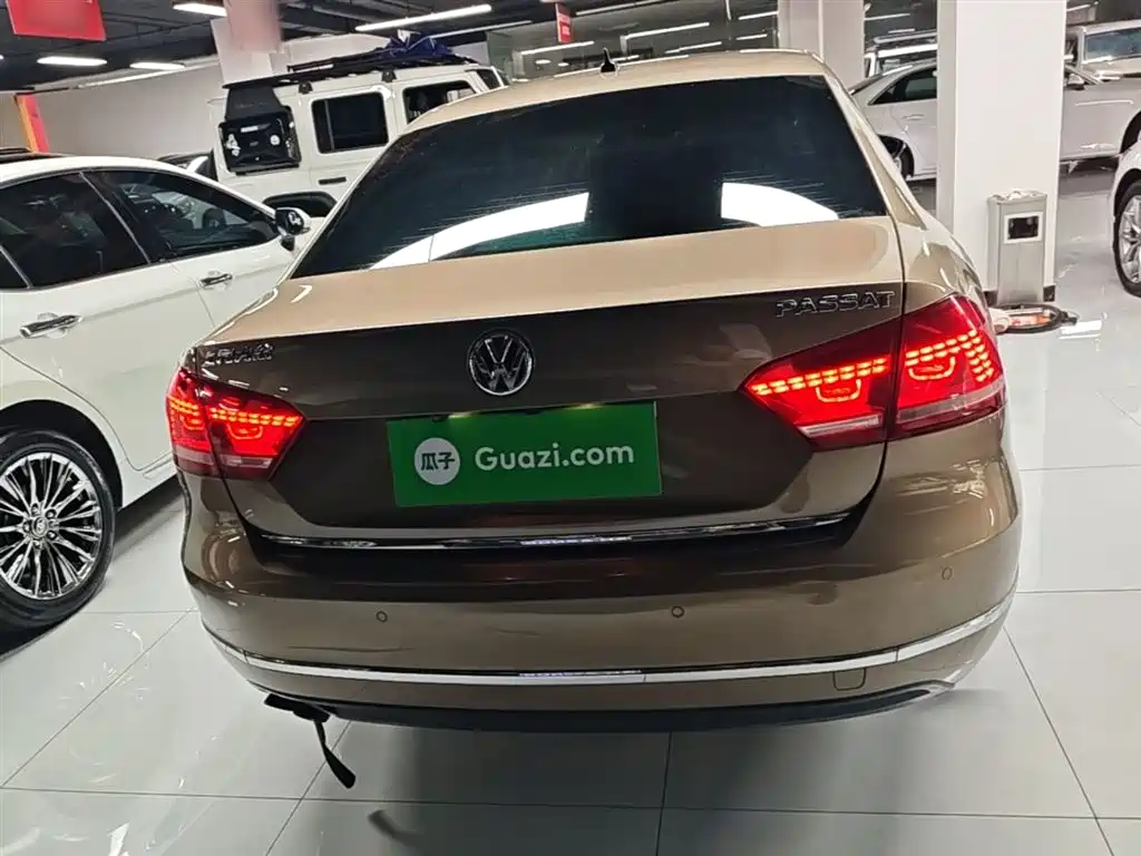 Volkswagen Passat 2014 1.8TSI DSG Executive Edition фото 6
