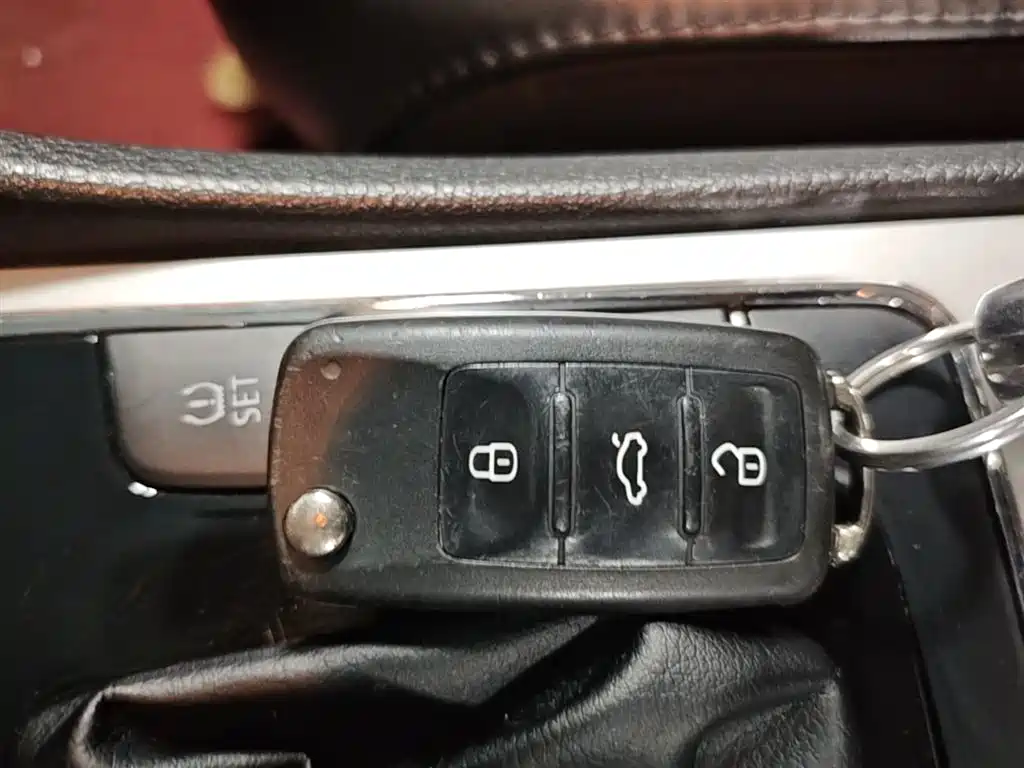 Volkswagen Passat 2014 1.8TSI DSG Executive Edition фото 9