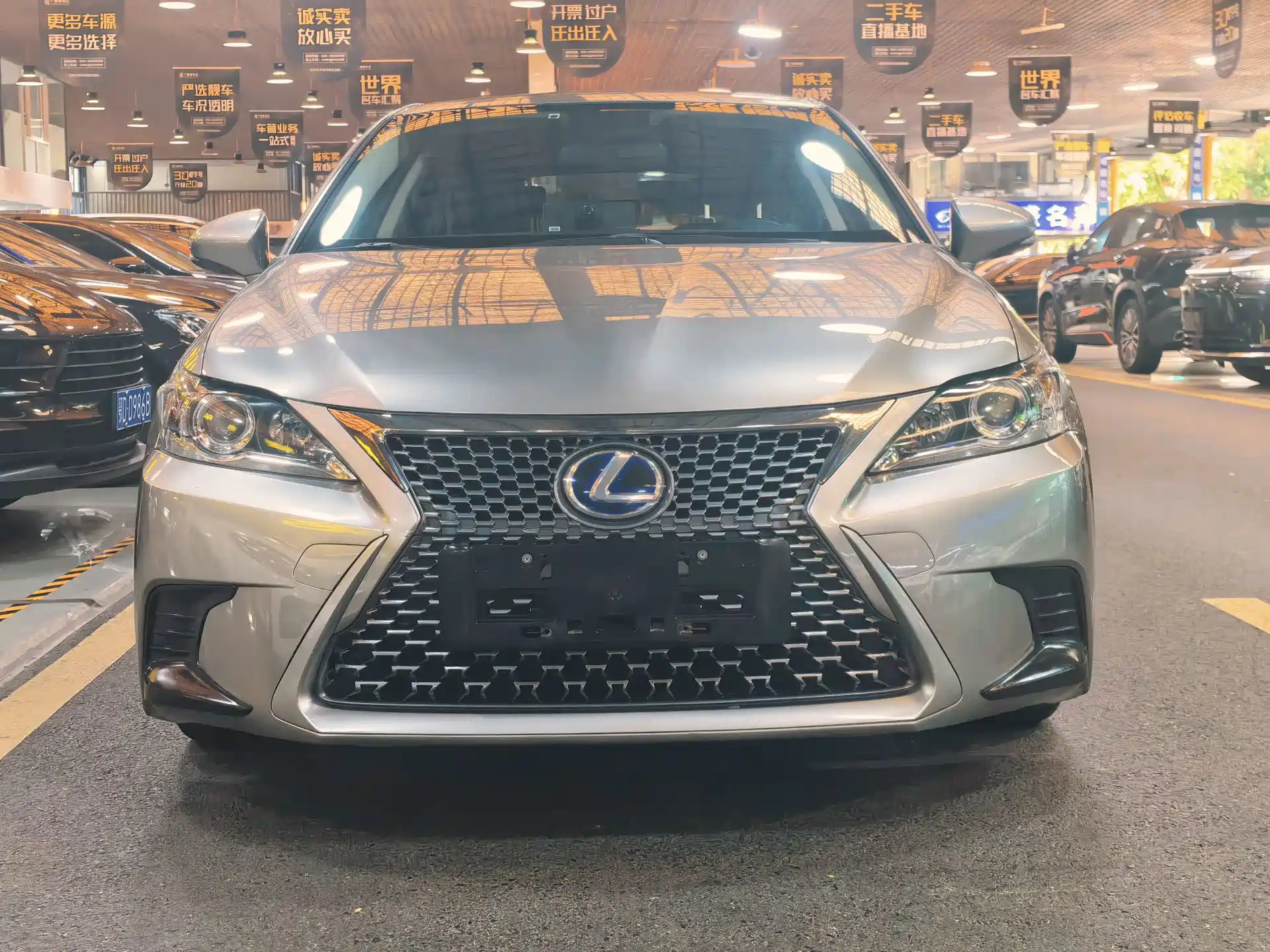 Фото 2 - Lexus CT