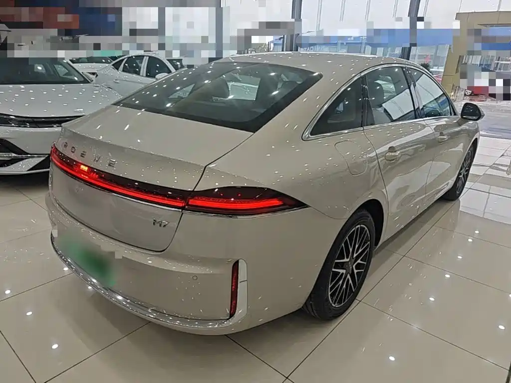 Фото 7 - Roewe M7 DMH