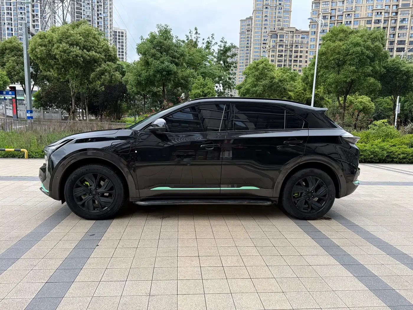 NEZHA AUTOMOBILE NEZHA U