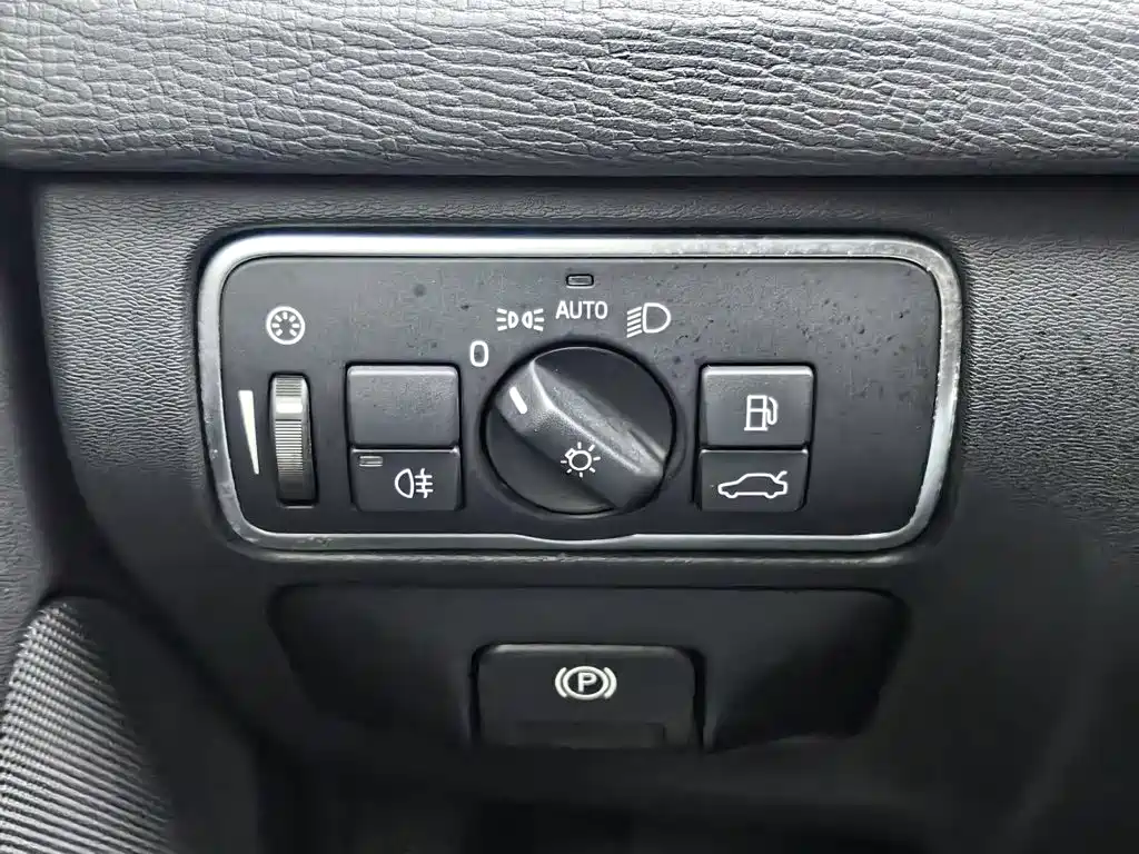 Фото 21 - Volvo XC60