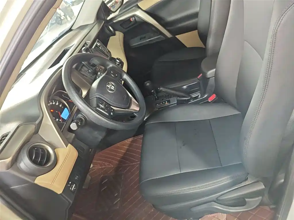 Toyota RAV4 Rongfang 2015 2.0L CVT 2WD Trend Edition фото 15