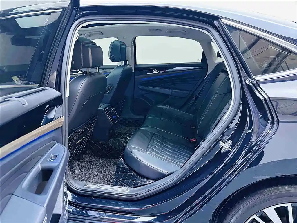 Volkswagen Passat 2019 330TSI Luxury Edition China VI фото 15