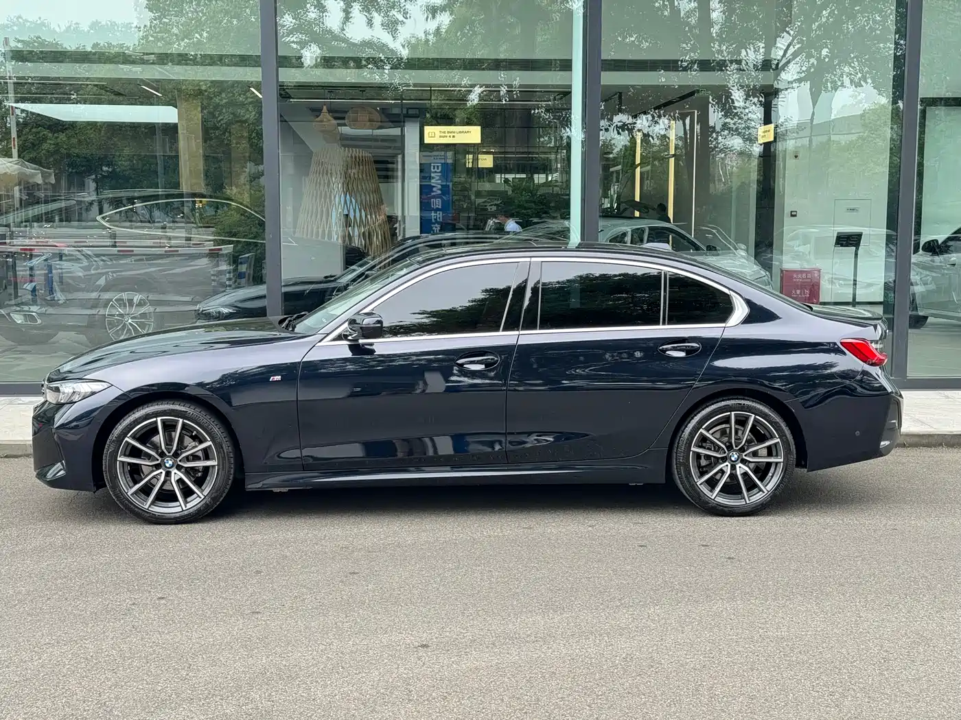 BMW 3 Series 2024 325Li M Sport Package фото 4