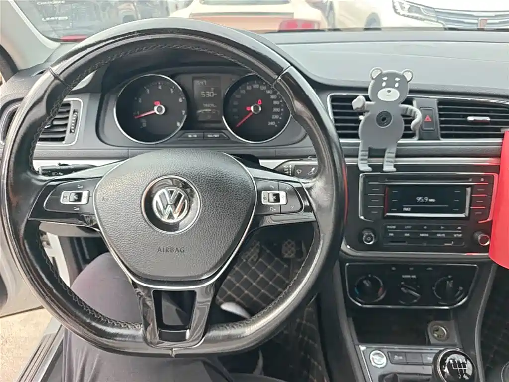 Volkswagen Lavida 2017 1.6L Manual Comfort Edition фото 10