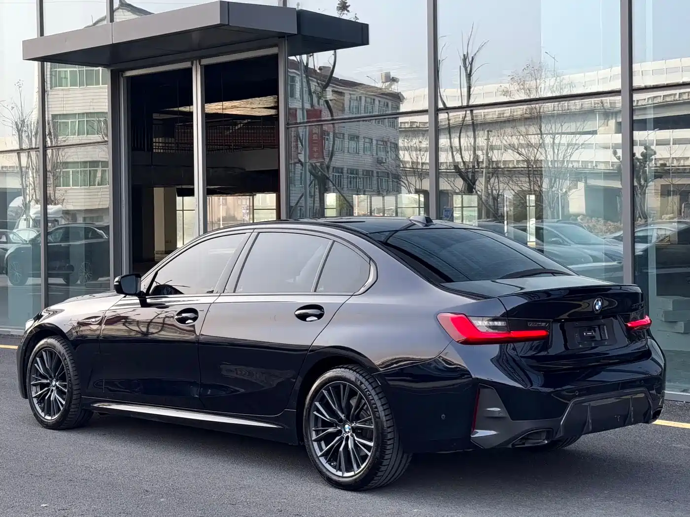 BMW 3 Series 2024 325Li M Sport Shadowline Package фото 4