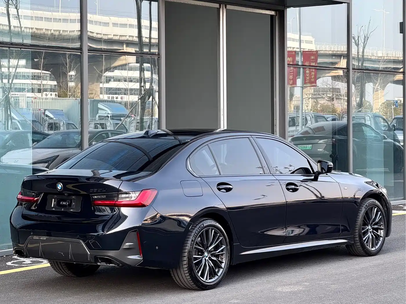 BMW 3 Series 2024 325Li M Sport Shadowline Package фото 6