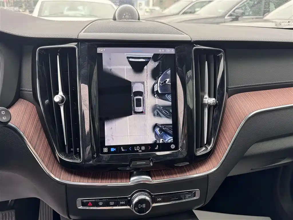 VOLVO XC60 PLUG IN HYBRID