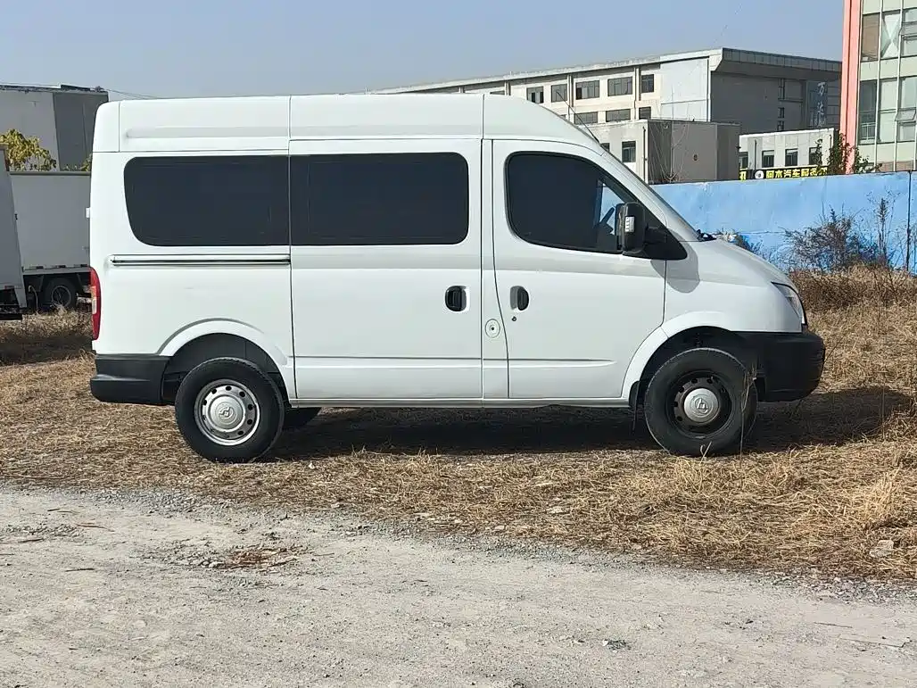 SAIC Maxus Xintu V80 2015 2.5T Manual Proud Transporter Edition Short Wheelbase Medium Roof фото 3