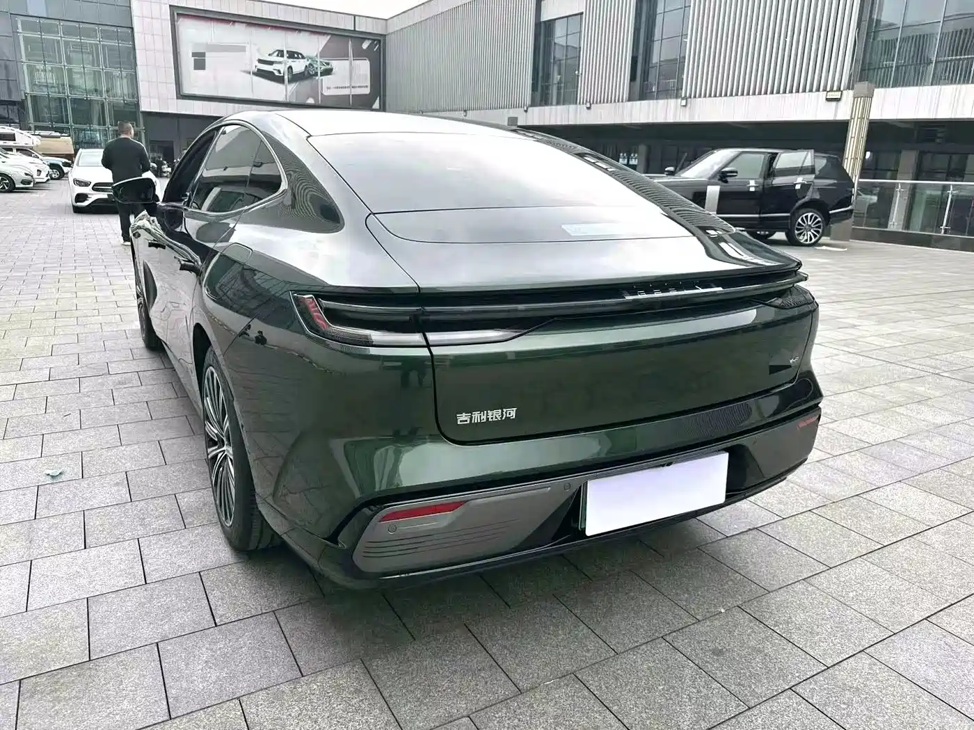 Geely Galaxy Galaxy Xingyao 8 2025 60km EM-i Luxury Edition фото 4
