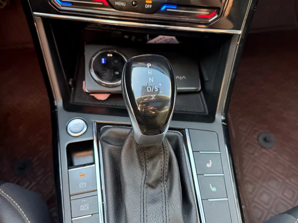 Volkswagen Passat 2022 280TSI Elite Edition фото 14
