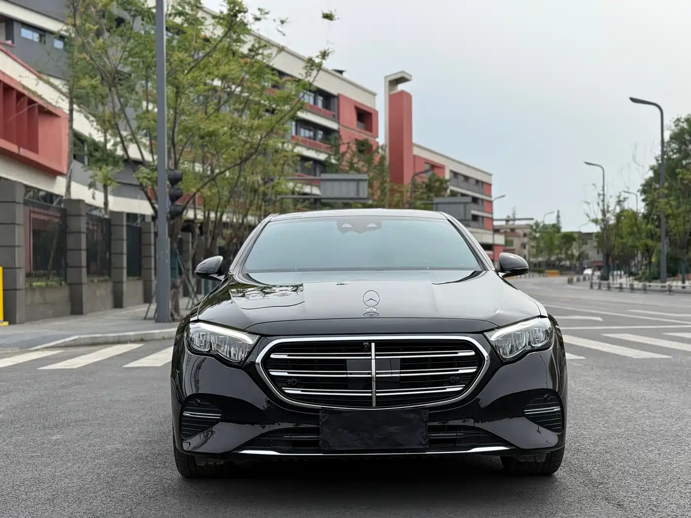 Mercedes-Benz E-Class 2025 E 300 L Luxury фото 2