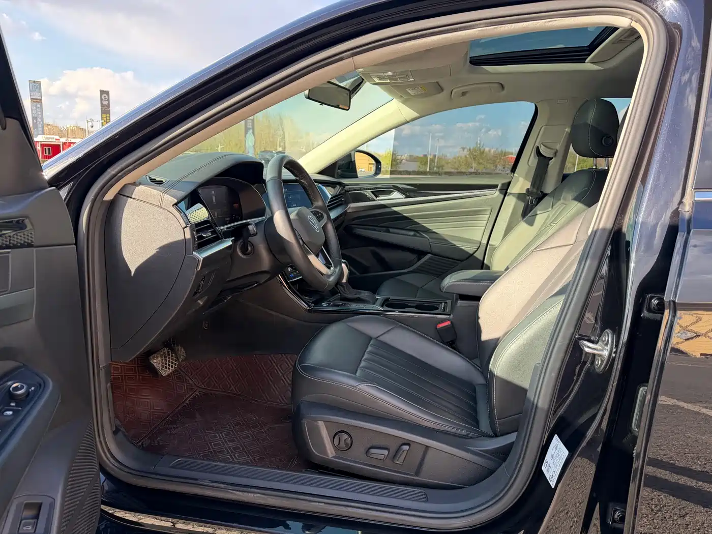 Volkswagen Passat 2022 280TSI Elite Edition фото 7