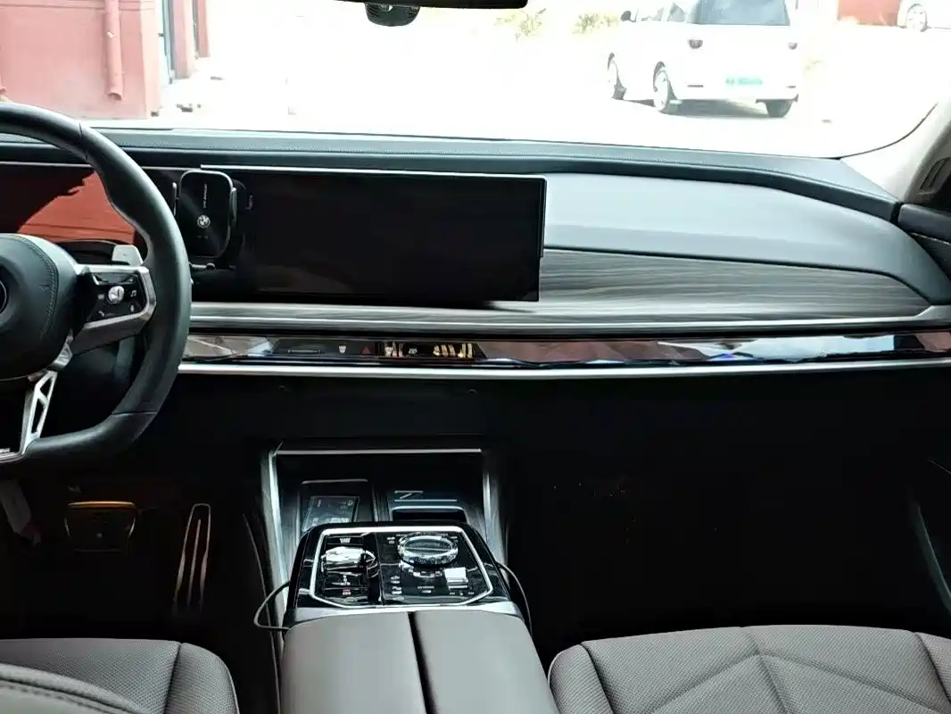 Photo 5 - BMW 7 Series