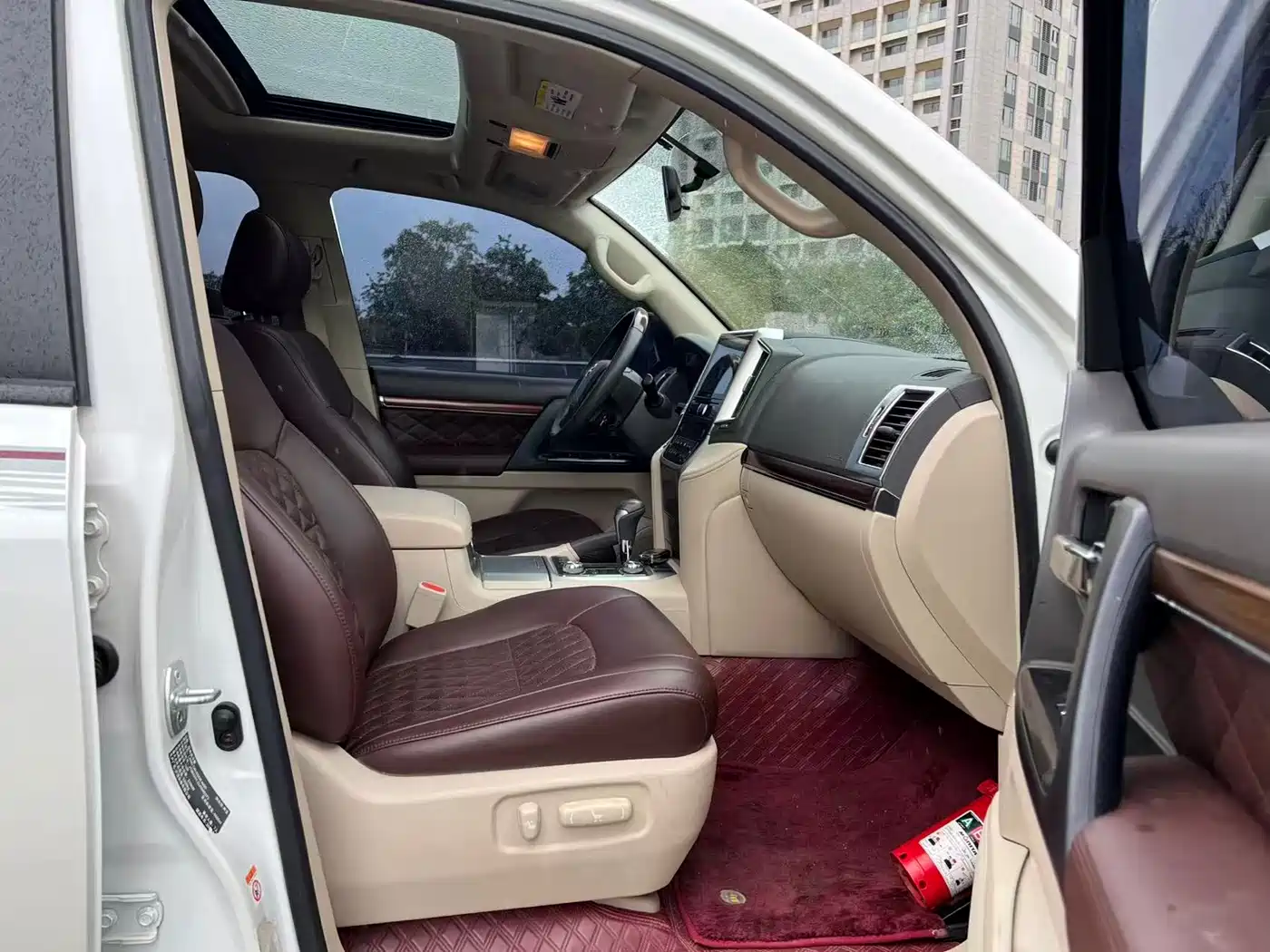 Toyota Land Cruiser (Import) 2015 4.6L V8 Middle East Limited Edition фото 17