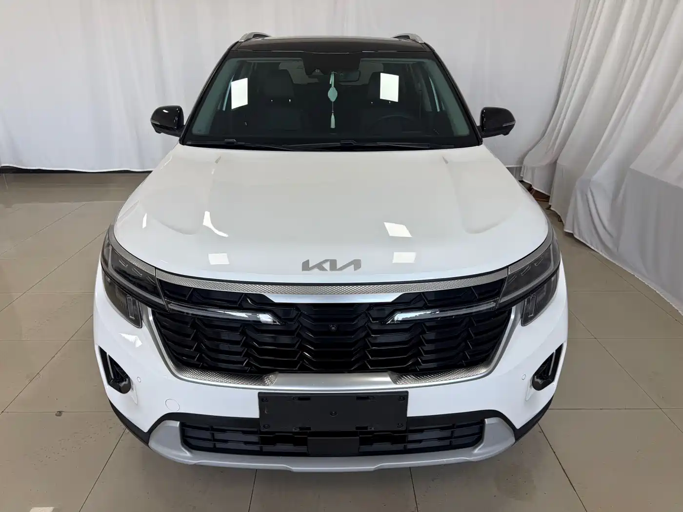 Kia Seltos 2023 1.5L CVT Premium Edition фото 3