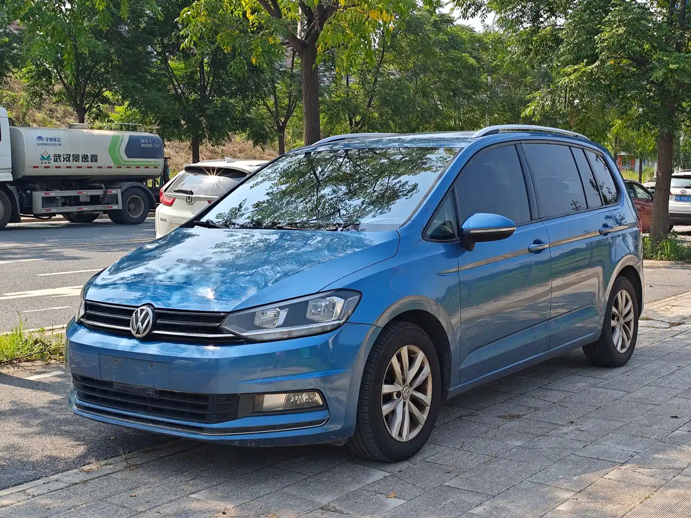 Фото 1 - Volkswagen Touran