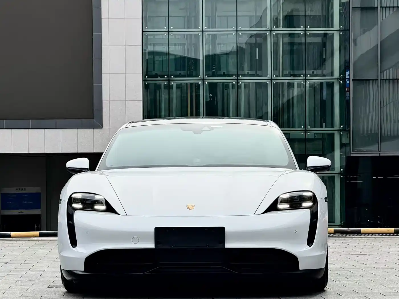 Porsche Taycan 2022 Facelift Taycan фото 2