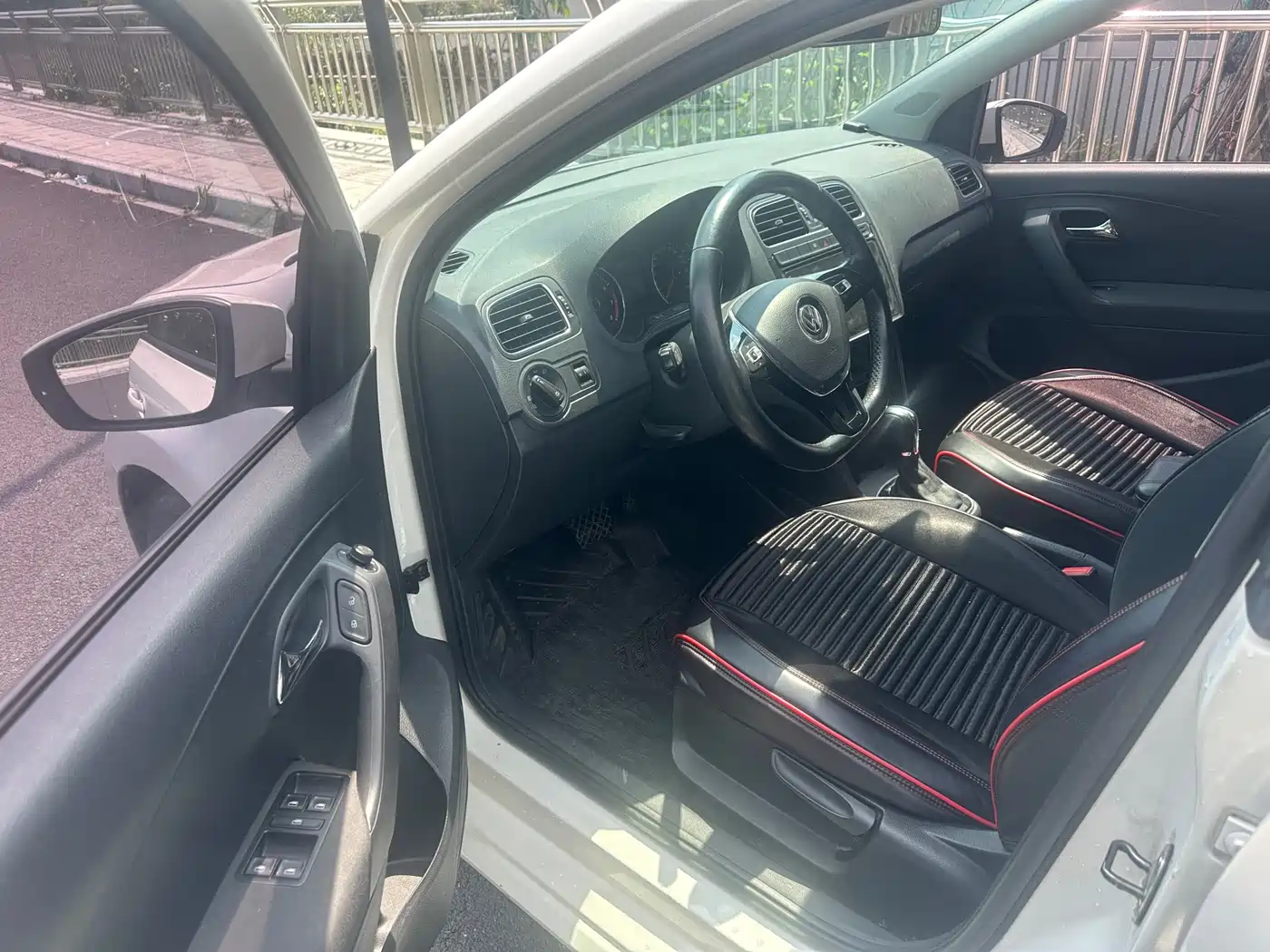 Volkswagen Polo 2016 1.6L Automatic Comfort фото 7
