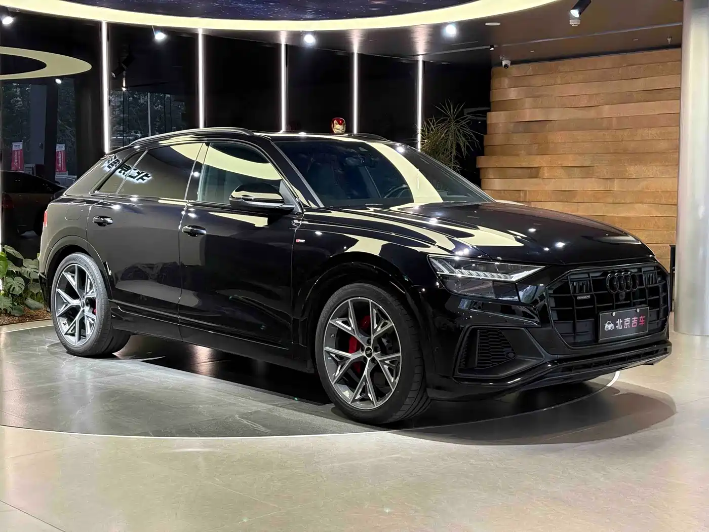 Audi Q8 2021 Model 55 TFSI Exclusive Dynamic фото 3
