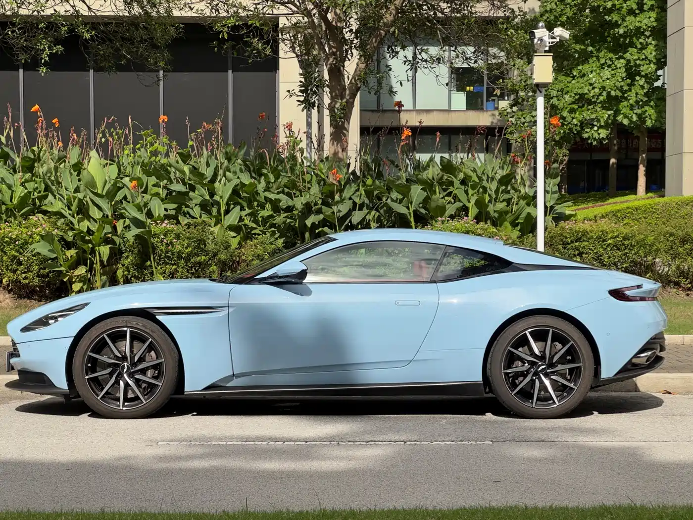 Aston Martin DB11 2022 2022 4.0T V8 Coupe