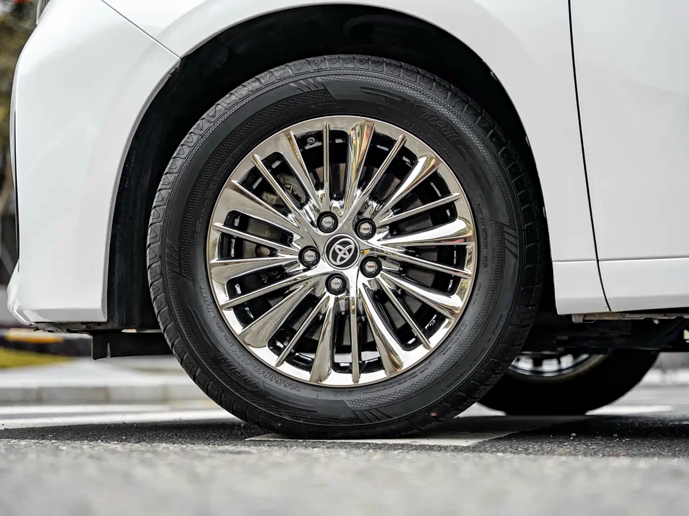 Toyota Alphard 2019 Hybrid 2.5L Luxury фото 14