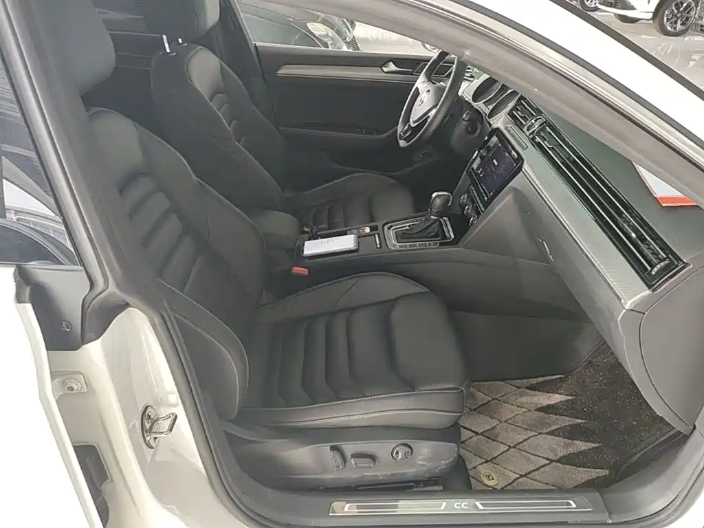 Volkswagen FAW-Volkswagen CC 2019 330TSI Charm Edition China VI фото 25