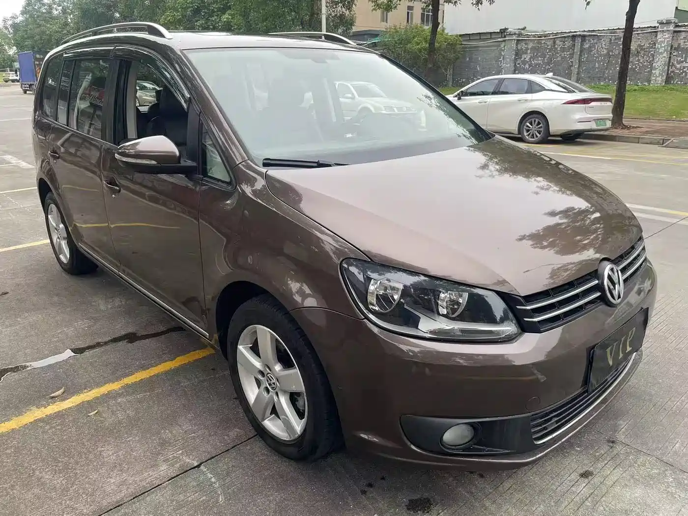 Volkswagen Touran 2013 1.4T DSG Comfort 5-seater фото 3