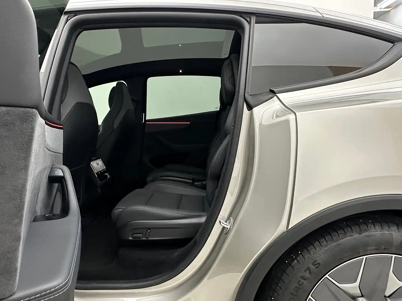 Tesla Model Y L 2025 2025 Facelift Long Range AWD