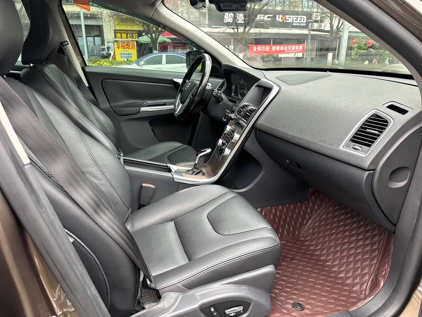 Фото 8 - Volvo XC60