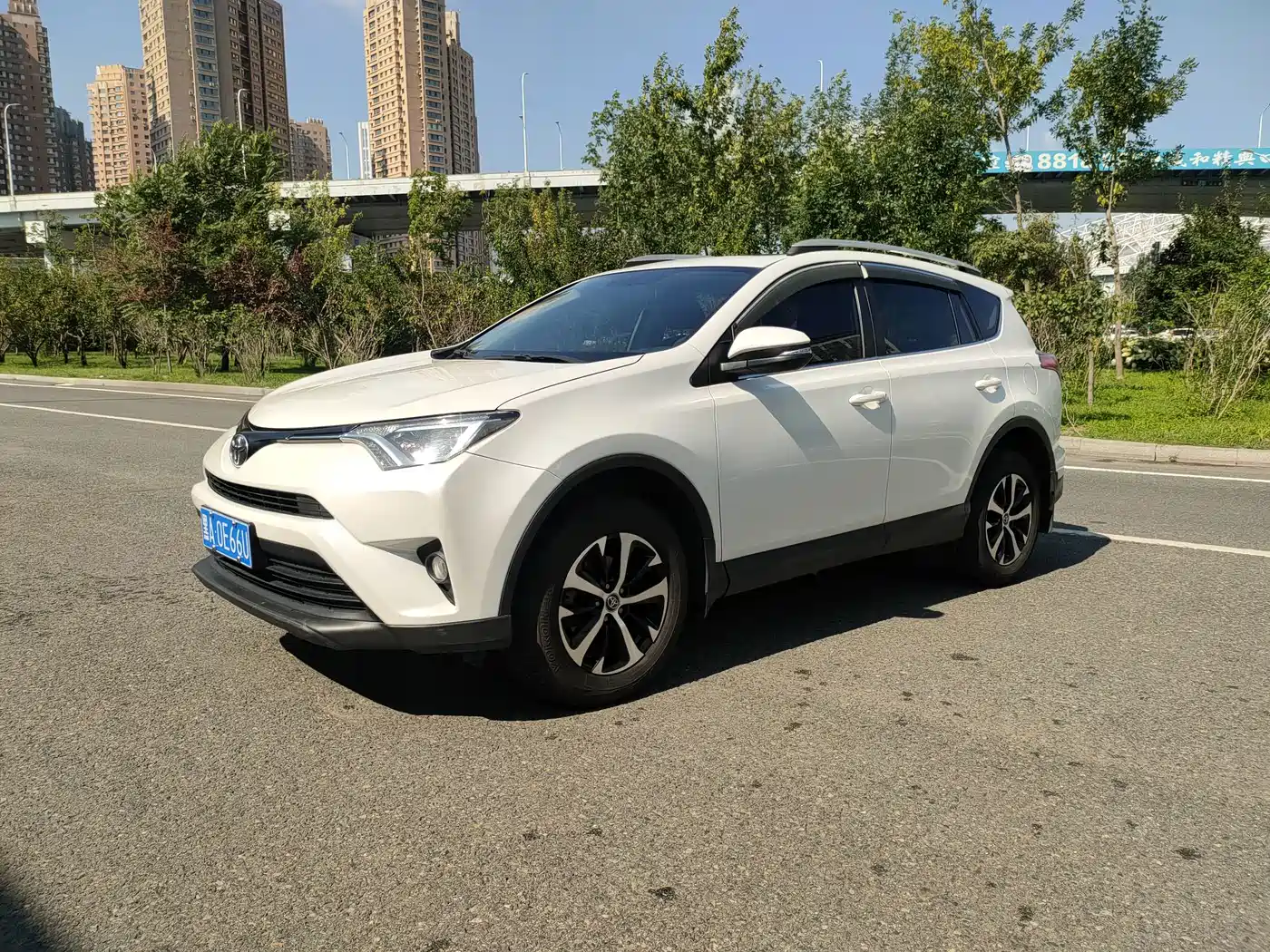 Фото 1 - Toyota RAV4