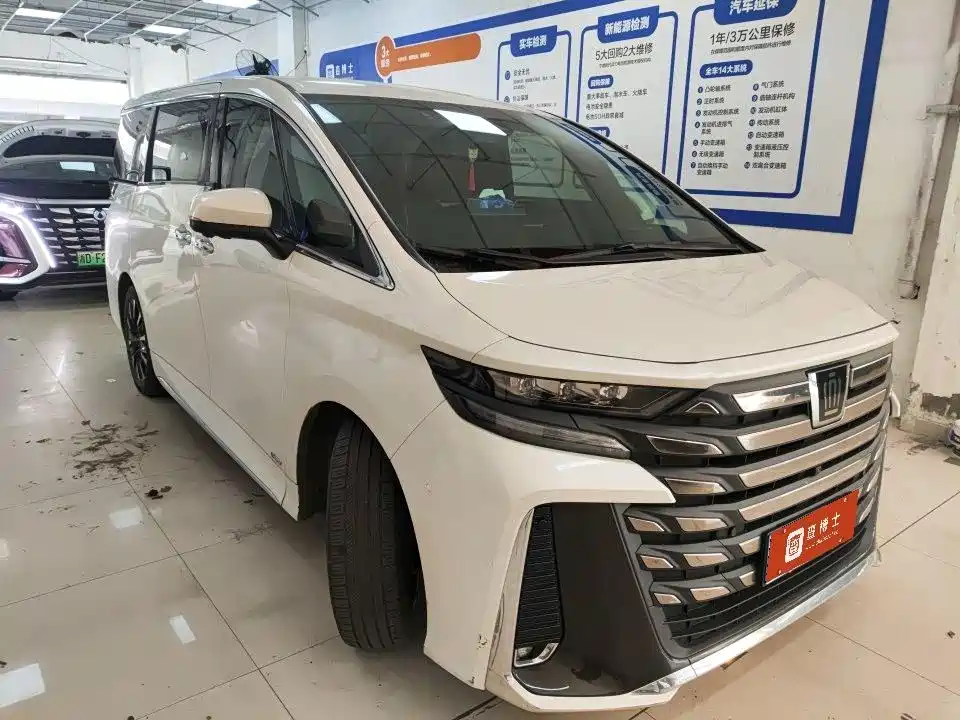 Фото 2 - Toyota Vellfire