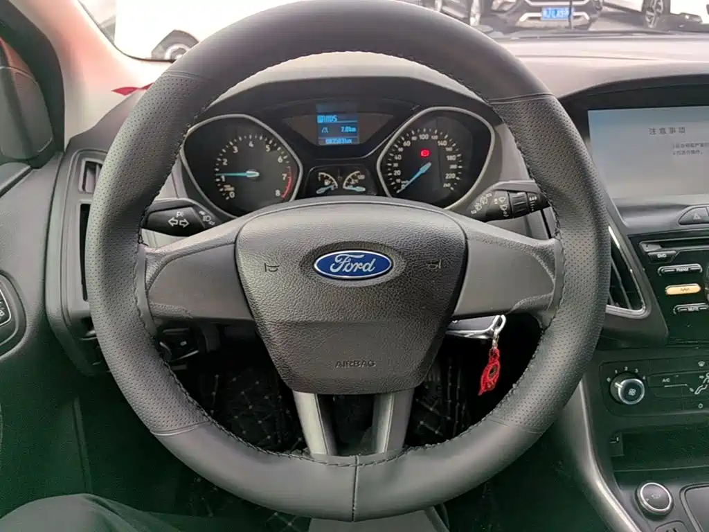 Фото 11 - Ford Focus