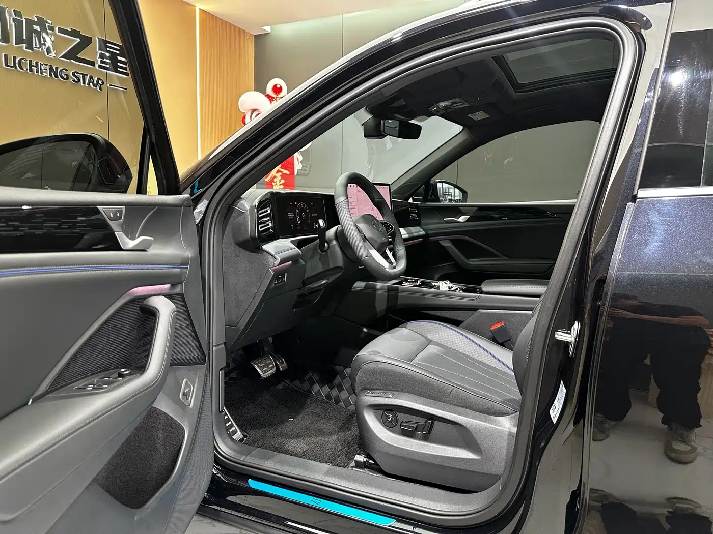 Фото 8 - Volkswagen Tiguan L
