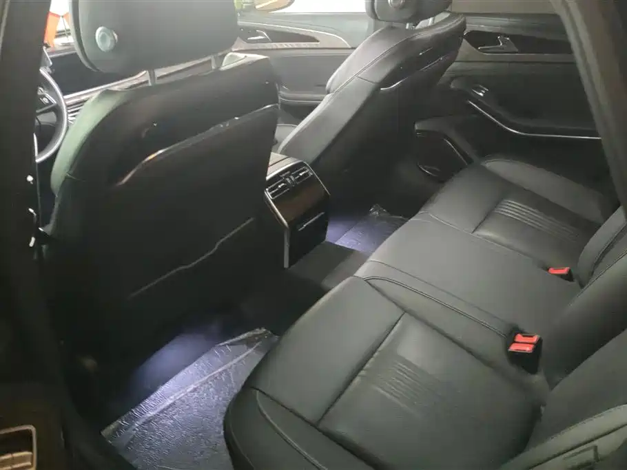 Hongqi H9 2022 2.0T Smart Connect Flag Enjoy Edition фото 11