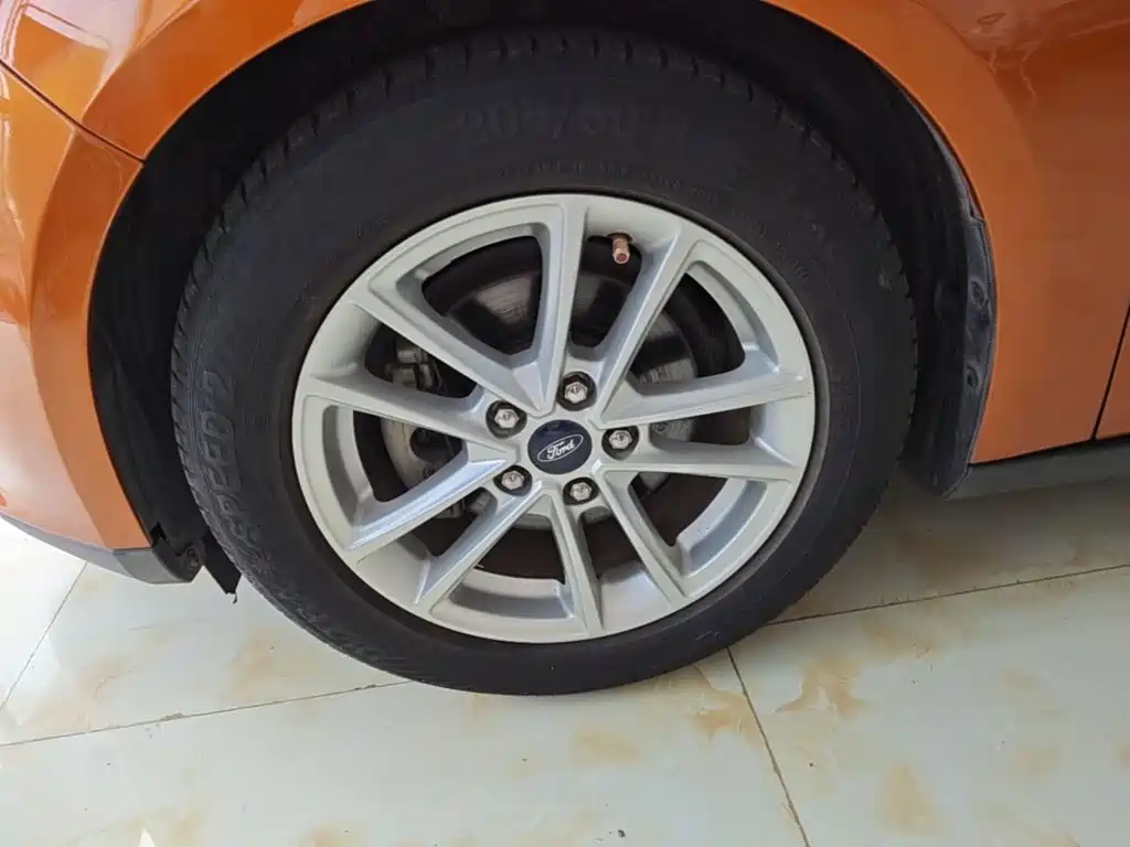 Фото 23 - Ford Focus