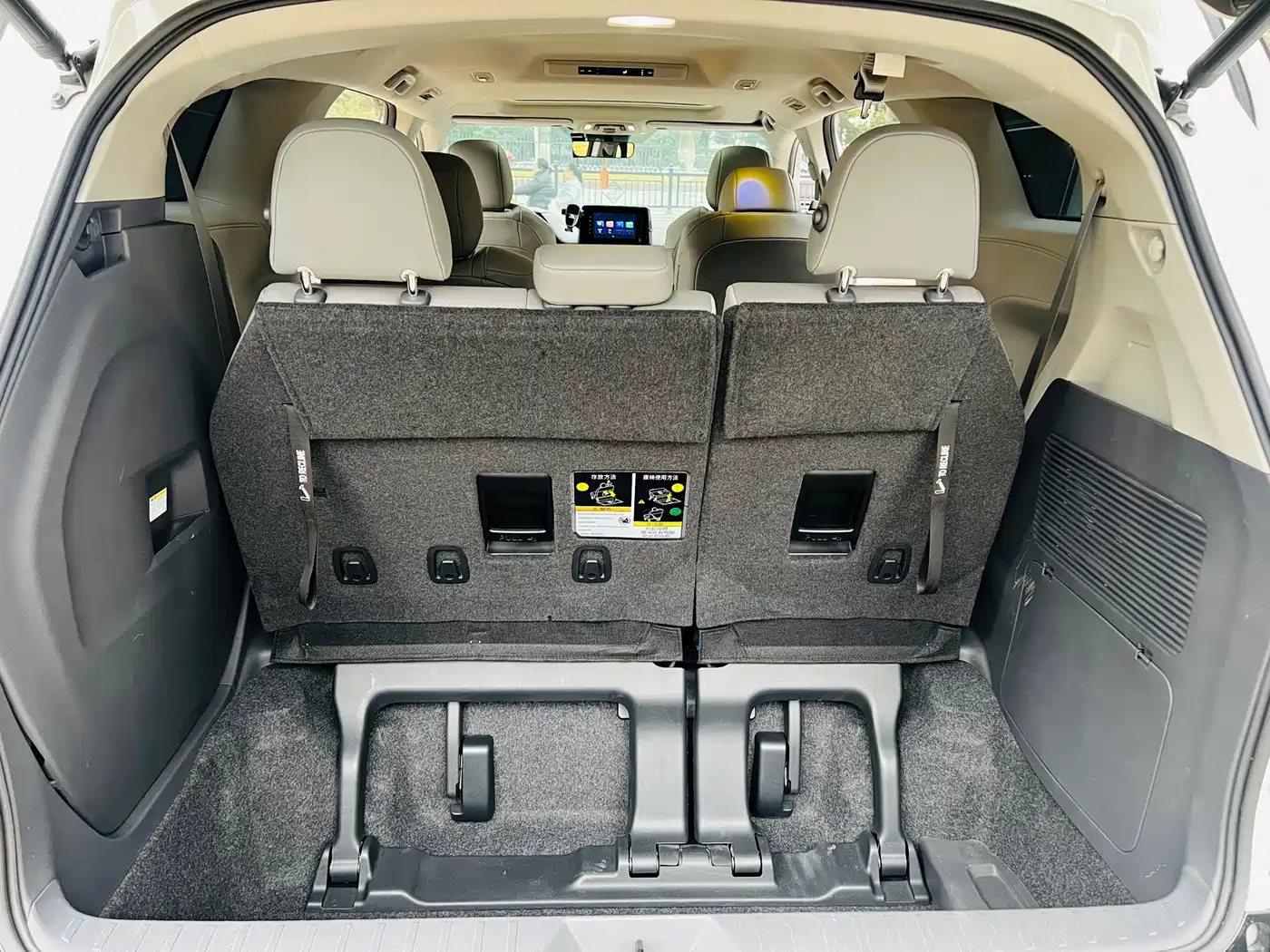 Toyota Sienna 2021 2.5L Hybrid Luxury Edition фото 19