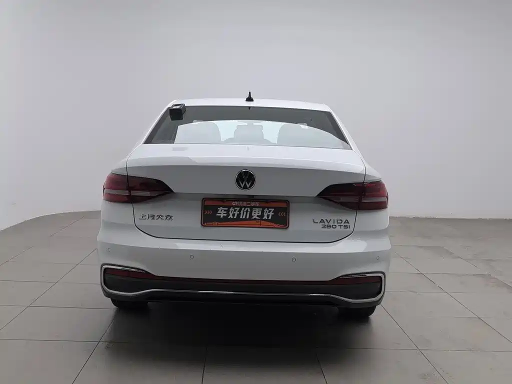 صورة 4 - Volkswagen Lavida
