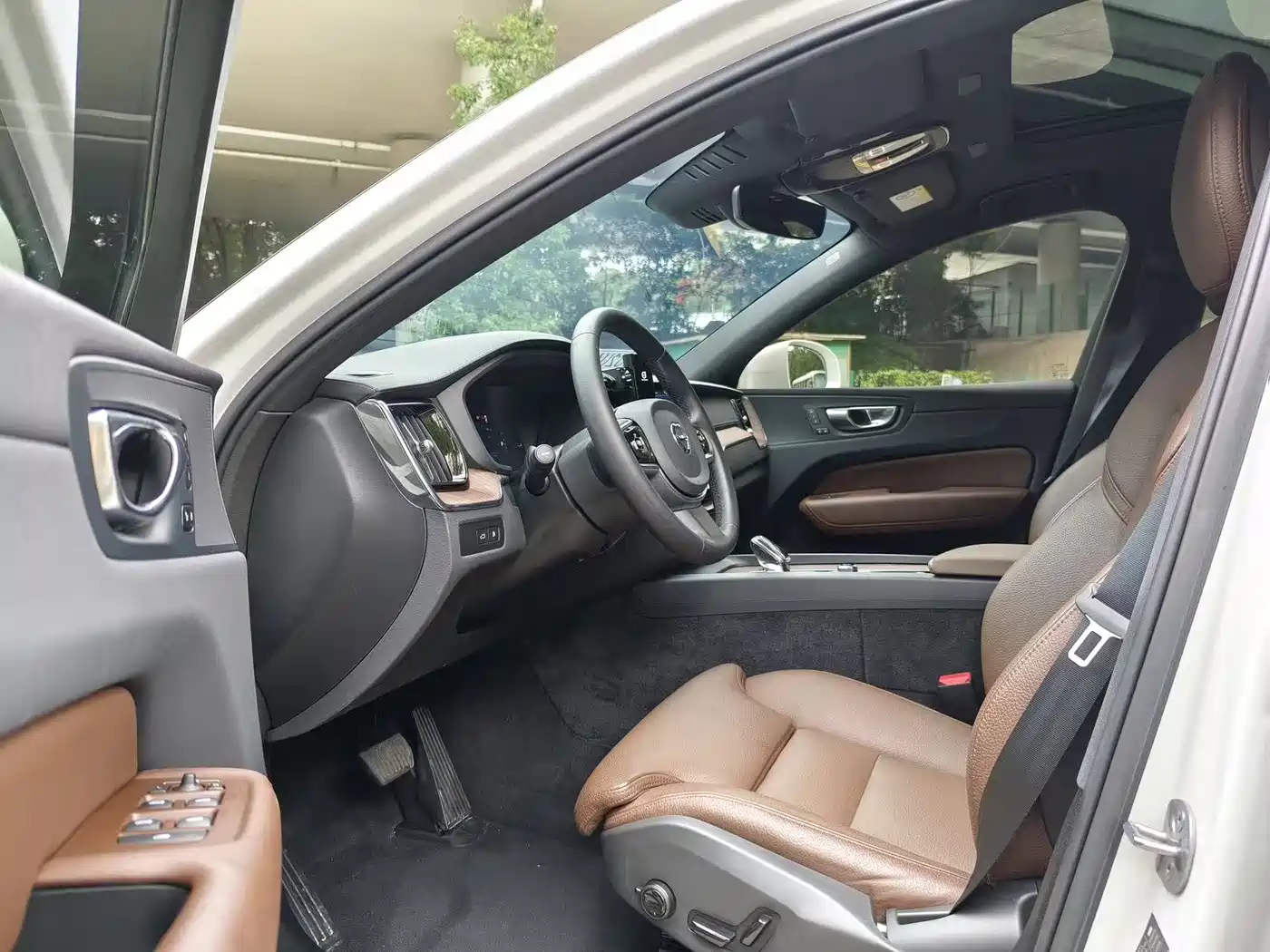 VOLVO XC60 PLUG-IN HYBRID