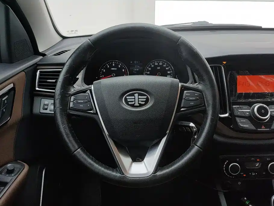 FAW Senya R7 2017 2016 1.6L Manual Luxury