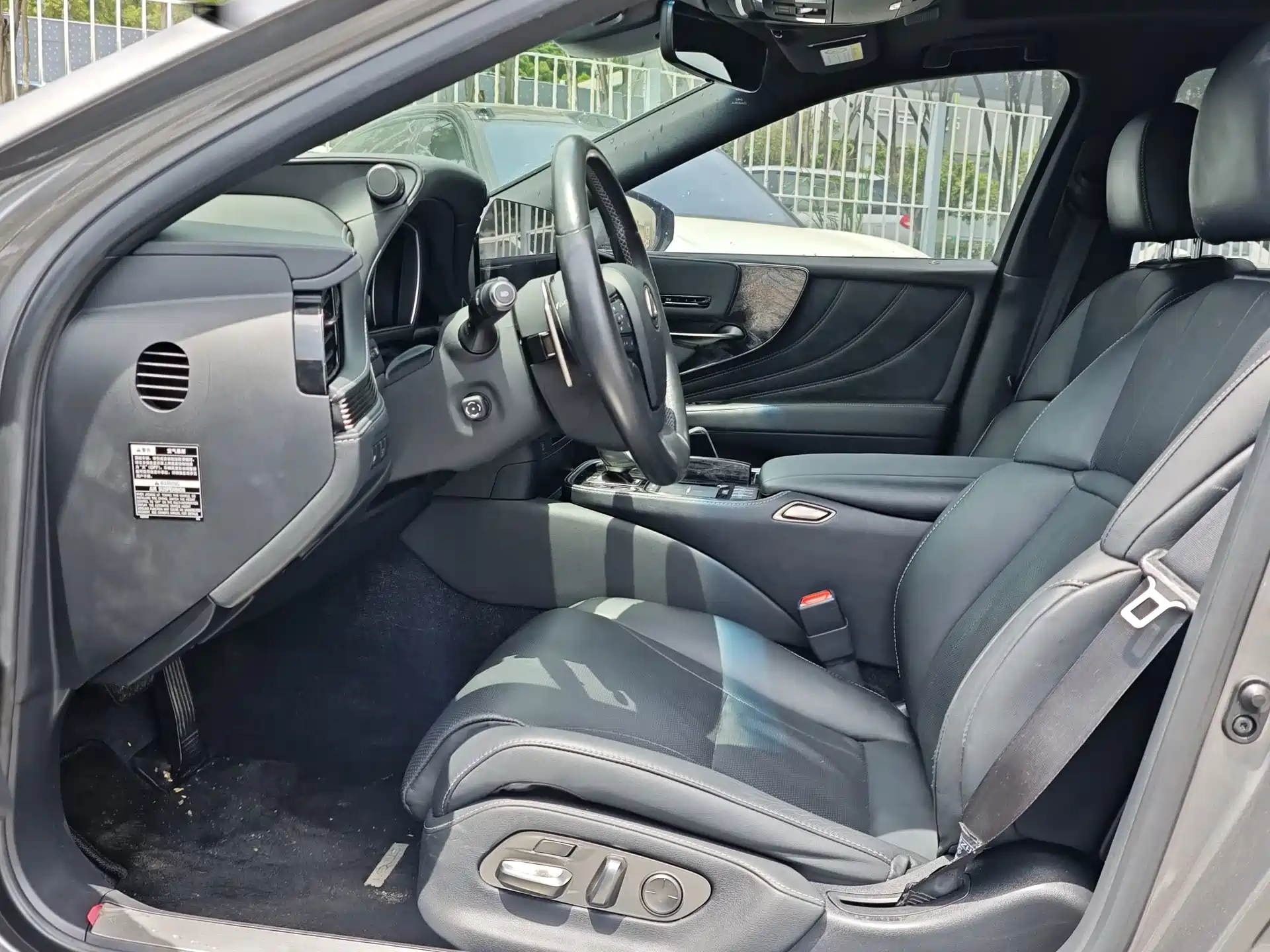 Фото 5 - Lexus LS