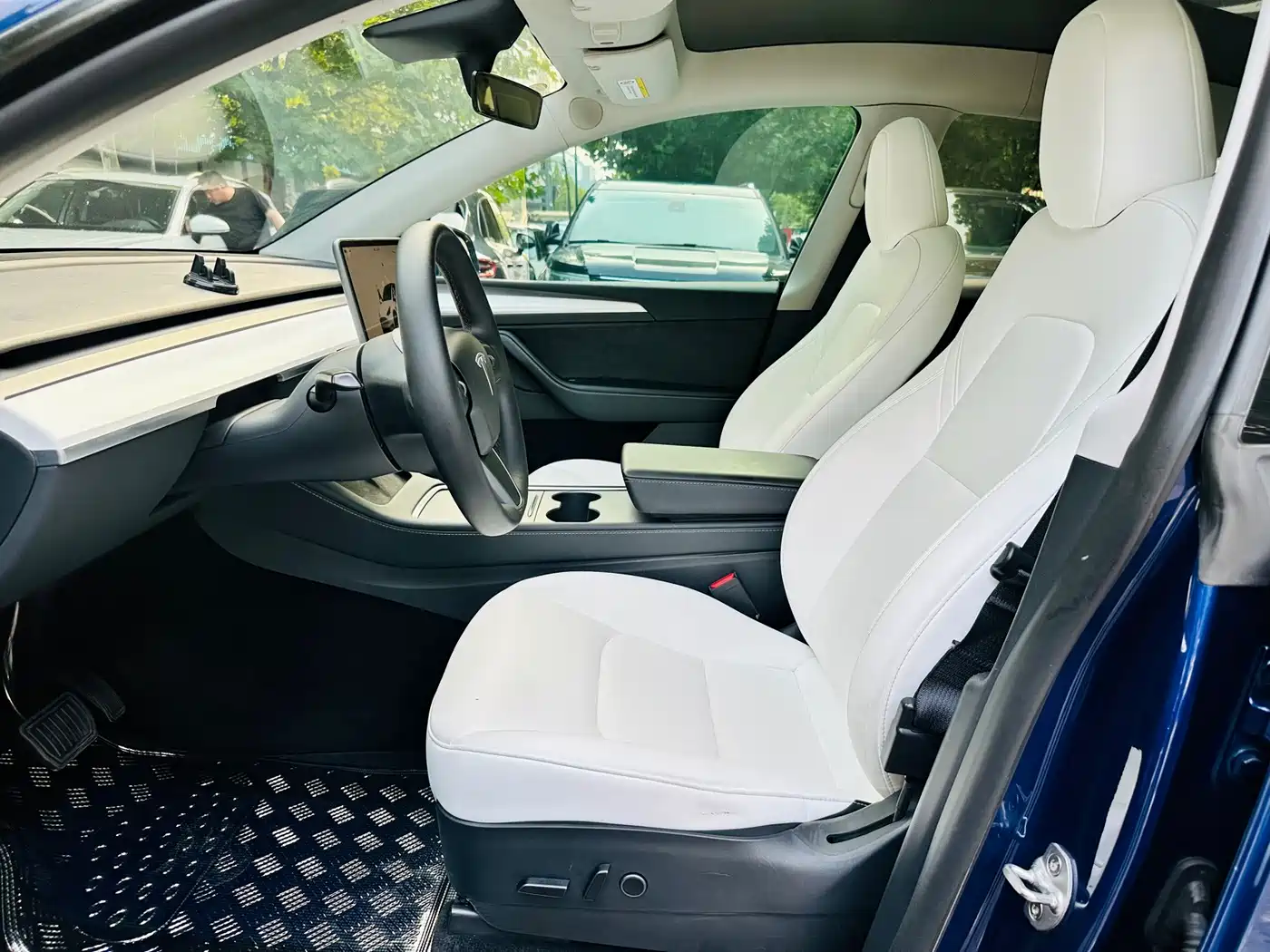 Photo 12 - Tesla Model Y