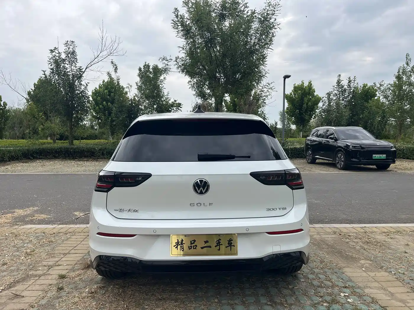Volkswagen Golf 2026 2025 300TSI R-Line