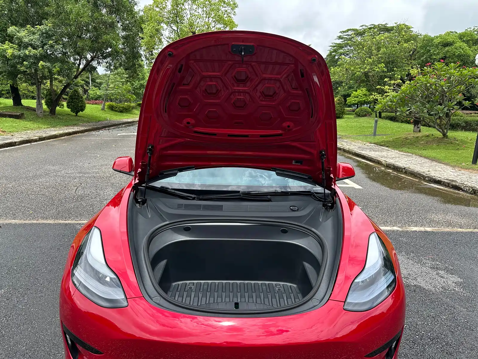 Фото 15 - Tesla Model 3