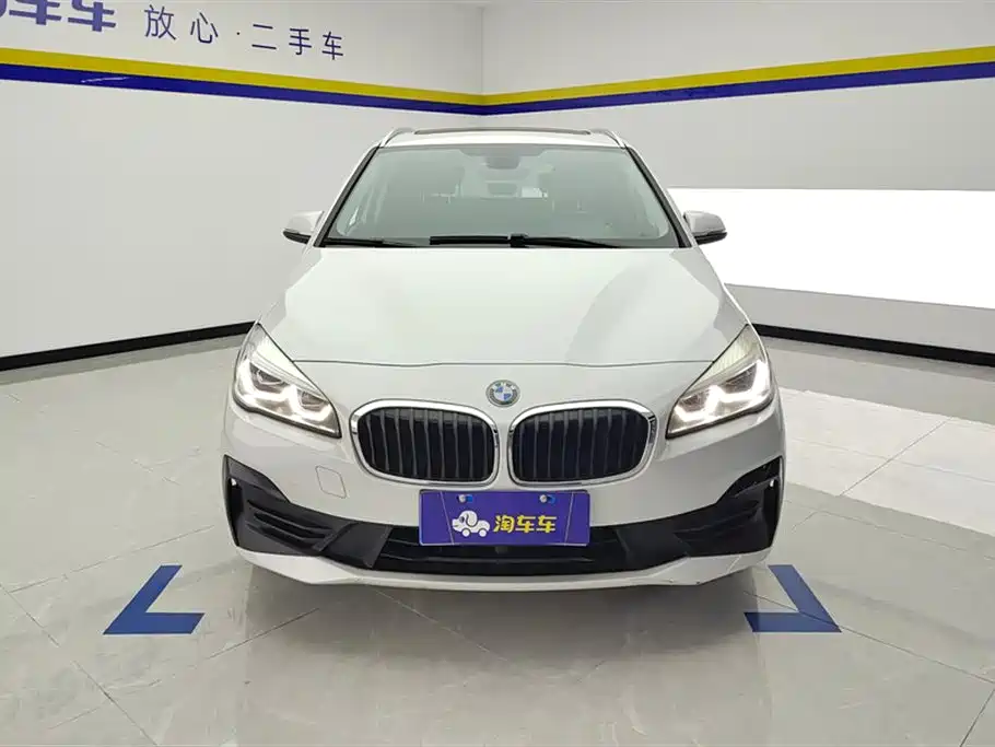 BMW 2 Series Touring 2018 218i Luxury Line фото 2