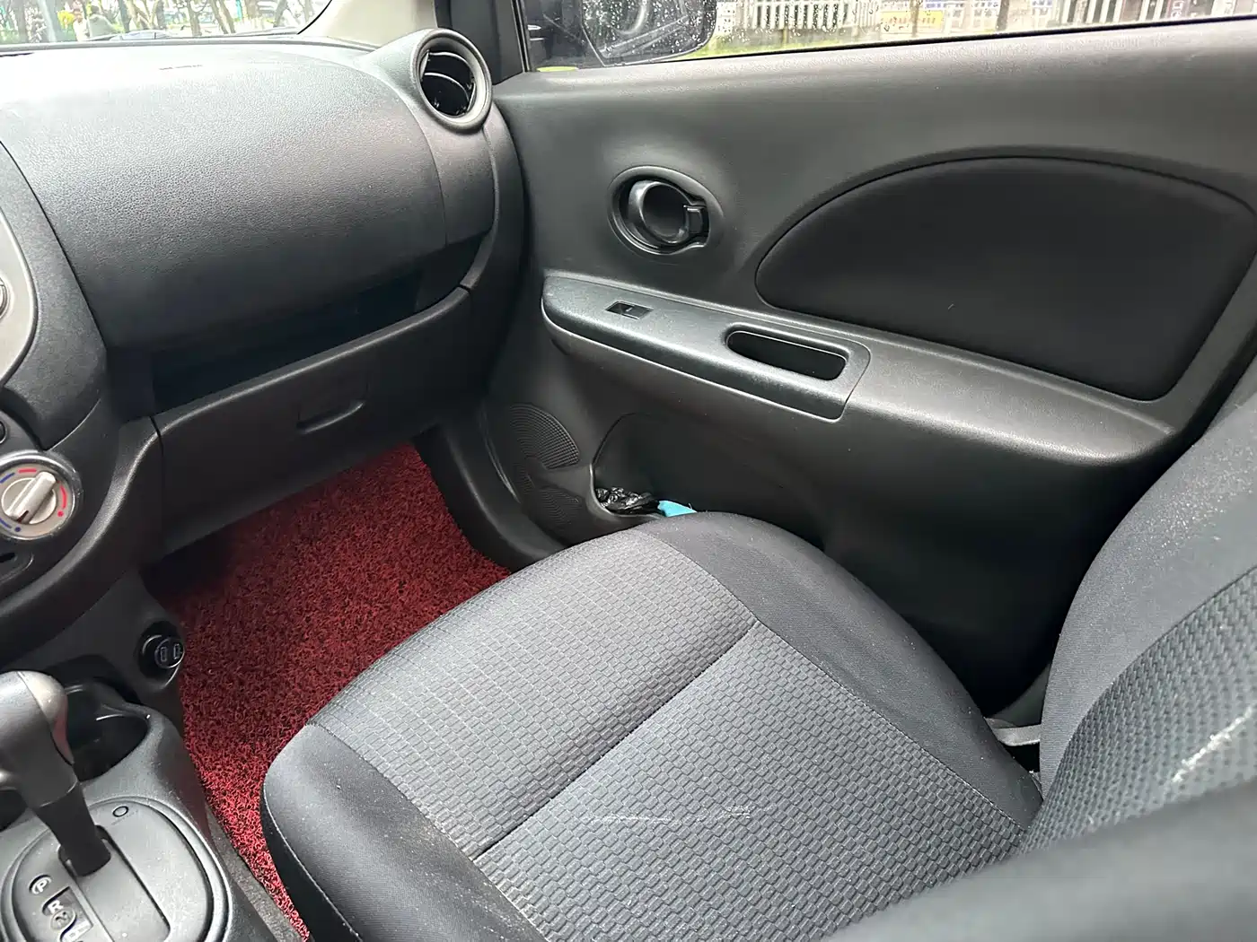Nissan March 2011 2010 1.5L Automatic Easy Shine Edition