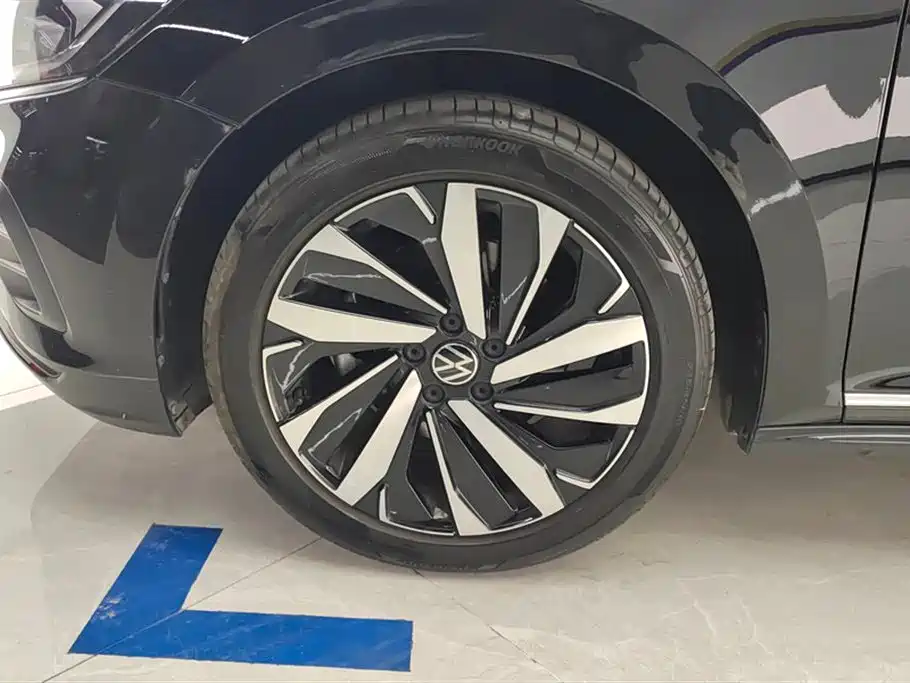 Volkswagen Passat 2025 Outstanding 330TSI Elite Edition фото 6