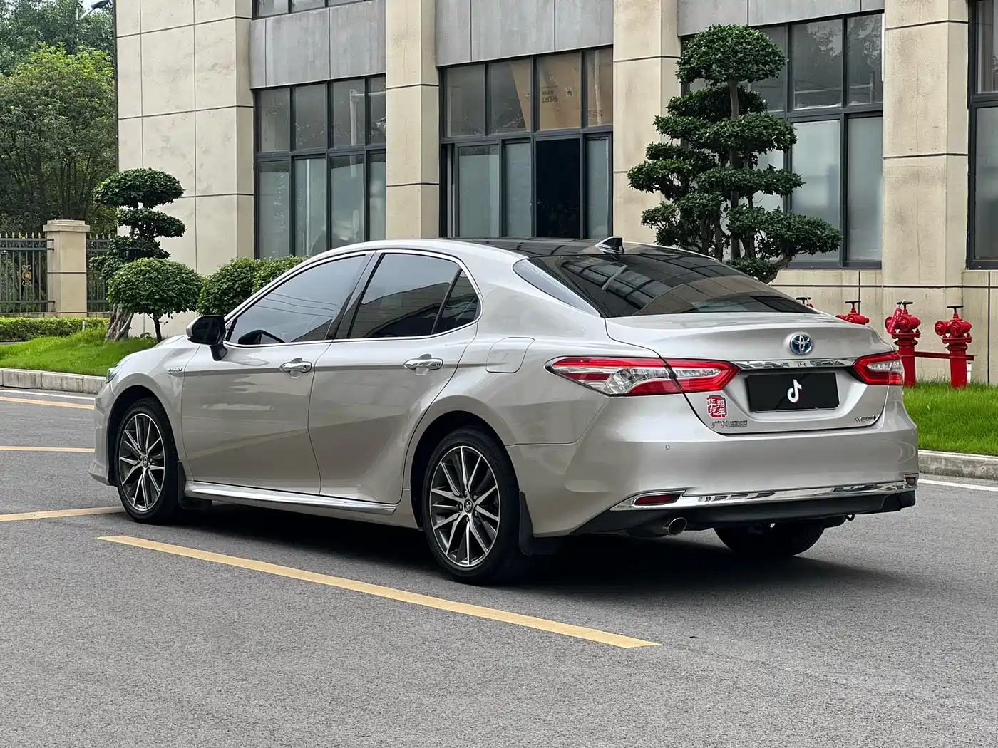 Toyota Camry 2023 Hybrid 2.5HG Luxury Edition фото 6
